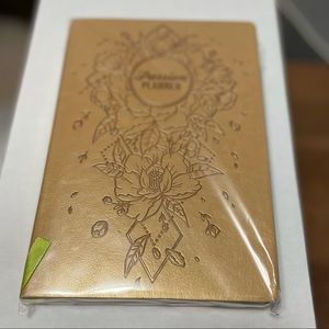Passion Planner Daily, color: Gold, Limited Edition NWOT